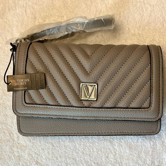Victoria Secret Phone Wristlet Quilted  front Flap Snap  Close - Picture 1 of 11